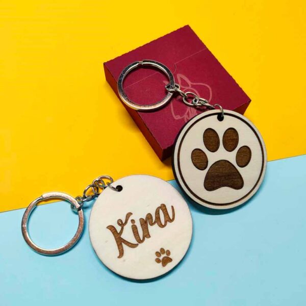 porta-chaves de madeira pata de pet personalizável com nome