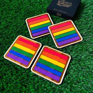 Set de 4 Porta-copos de Madeira Coloridos Arco-íris, Presente único, Decoração para Casa, LGBT, LGBTQIAPN+, Presente Orgulho Gay, Pride Day