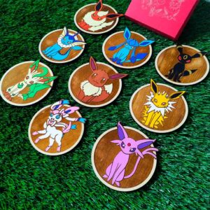 Set de 9 Porta-copos de Madeira Coloridos do Pokémon, Eevee, Vaporeon, Jolteon, Flareon, Espeon, Umbreon, Leafon, Glaceon, Sylveon, Geek, Nerd