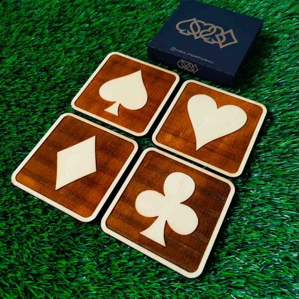 Set de 4 Porta-copos de Madeira Coloridos Nipes de Cartas, Presente único, Decoração para Casa, Mesa de Baralho, Poker table drink coasters