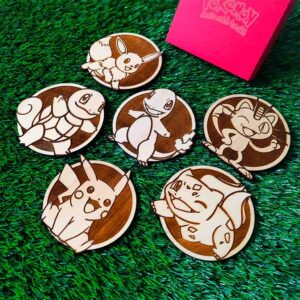 Set de 6 Porta-copos de Madeira Coloridos do Pokémon, Pikachu, Eevee, Meowth, Bulbasaur, Charmander, Squirtle, Presente único Decoração Geek