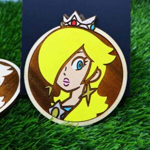 Porta-copos inspirados no Super Mario feitos em madeira de reflorestamento, com corte e gravação a laser, pintados com tinta acrílica vibrante ou gravados para um toque minimalista — perfeitos para fãs de jogos clássicos | Super Mario-inspired coasters made from reforested wood, laser cut and engraved, painted with vibrant acrylic paint or engraved for a minimalist look — perfect for classic game fans.
