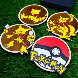 Porta-copos Pokémon em madeira certificada de reflorestamento, cortados e gravados a laser, pintados com cores vibrantes e envernizados para maior durabilidade | Pokémon coasters made of certified reforestation wood, laser cut and engraved, painted with vibrant colors and varnished for extra durability