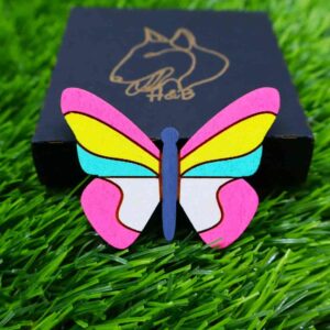 Íman artístico de alta qualidade, cortado e gravado a laser, com design criativo e único. Adiciona um toque de arte e sofisticação a qualquer superfície magnética, como frigoríficos ou armários. High-quality artistic magnet, laser-cut and engraved, with a unique and creative design. Adds a touch of art and sophistication to any magnetic surface, such as fridges or cabinets.