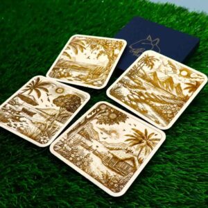Conjunto de 4 porta-copos de verão, com designs vibrantes de paisagens ensolaradas, praias douradas e elementos refrescantes, gravados a laser em madeira certificada de reflorestamento, perfeitos para adicionar um toque animado e quente ao seu espaço. Set of 4 summer coasters, with vibrant designs of sunny landscapes, golden beaches, and refreshing elements, laser engraved on certified reforested wood, perfect for adding a lively and warm touch to your space.
