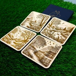 Conjunto de 4 porta-copos de primavera, com designs detalhados de paisagens floridas e folhagens vibrantes, gravados a laser em madeira certificada de reflorestamento, ideal para adicionar um toque fresco e acolhedor ao seu espaço. Set of 4 spring coasters, with detailed designs of blooming landscapes and vibrant foliage, laser engraved on certified reforested wood, perfect for adding a fresh and cozy touch to your space.