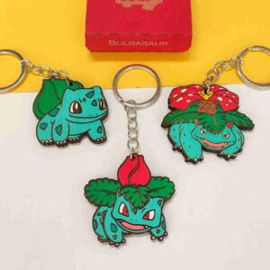 Porta-chaves Pokémon com Pikachu, Charizard, Bulbasaur, Eevee e outros personagens, em material durável e pintados à mão. | Pokémon keychains featuring Pikachu, Charizard, Bulbasaur, Eevee, and other characters, made from durable material and hand-painted