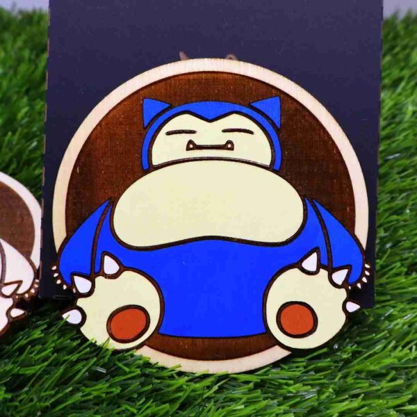 Porta-copos Pokémon em madeira certificada de reflorestamento, cortados e gravados a laser, pintados com cores vibrantes e envernizados para maior durabilidade | Pokémon coasters made of certified reforestation wood, laser cut and engraved, painted with vibrant colors and varnished for extra durability