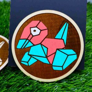 Porta-copos Pokémon em madeira certificada de reflorestamento, cortados e gravados a laser, pintados com cores vibrantes e envernizados para maior durabilidade | Pokémon coasters made of certified reforestation wood, laser cut and engraved, painted with vibrant colors and varnished for extra durability