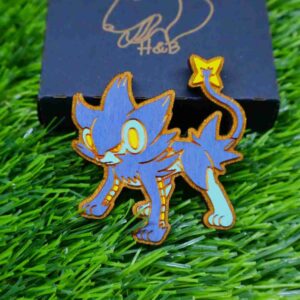Ímãs de Pokémon feitos em madeira com corte e gravação a laser, pintados com cores vibrantes ou em versão gravada, trazendo à vida personagens icônicos como Pikachu, Charizard, Bulbasaur e Eevee, com super ímãs de neodímio para fixação forte e durável | Laser cut and engraved Pokémon wooden magnets, hand-painted in vibrant colors or elegant engraved style, featuring iconic characters like Pikachu, Charizard, Bulbasaur, and Eevee, equipped with strong neodymium magnets for secure hold.