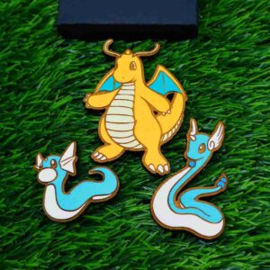 Ímãs de Pokémon feitos em madeira com corte e gravação a laser, pintados com cores vibrantes ou em versão gravada, trazendo à vida personagens icônicos como Pikachu, Charizard, Bulbasaur e Eevee, com super ímãs de neodímio para fixação forte e durável | Laser cut and engraved Pokémon wooden magnets, hand-painted in vibrant colors or elegant engraved style, featuring iconic characters like Pikachu, Charizard, Bulbasaur, and Eevee, equipped with strong neodymium magnets for secure hold.