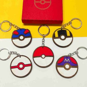 Porta-chaves Pokémon com Pikachu, Charizard, Bulbasaur, Eevee e outros personagens, em material durável e pintados à mão. | Pokémon keychains featuring Pikachu, Charizard, Bulbasaur, Eevee, and other characters, made from durable material and hand-painted