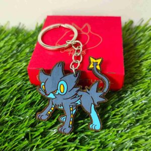 Porta-chaves Pokémon com Pikachu, Charizard, Bulbasaur, Eevee e outros personagens, em material durável e pintados à mão. | Pokémon keychains featuring Pikachu, Charizard, Bulbasaur, Eevee, and other characters, made from durable material and hand-painted
