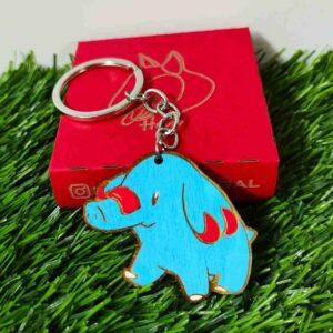 Porta-chaves Pokémon com Pikachu, Charizard, Bulbasaur, Eevee e outros personagens, em material durável e pintados à mão. | Pokémon keychains featuring Pikachu, Charizard, Bulbasaur, Eevee, and other characters, made from durable material and hand-painted