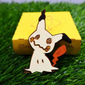Ímãs de Pokémon feitos em madeira com corte e gravação a laser, pintados com cores vibrantes ou em versão gravada, trazendo à vida personagens icônicos como Pikachu, Charizard, Bulbasaur e Eevee, com super ímãs de neodímio para fixação forte e durável | Laser cut and engraved Pokémon wooden magnets, hand-painted in vibrant colors or elegant engraved style, featuring iconic characters like Pikachu, Charizard, Bulbasaur, and Eevee, equipped with strong neodymium magnets for secure hold.