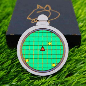 Íman colorido de madeira com design do Dragon Radar de Dragon Ball, pintado com tinta acrílica não tóxica, ideal para superfícies metálicas | Wooden Dragon Radar anime magnet hand-painted for geek fans